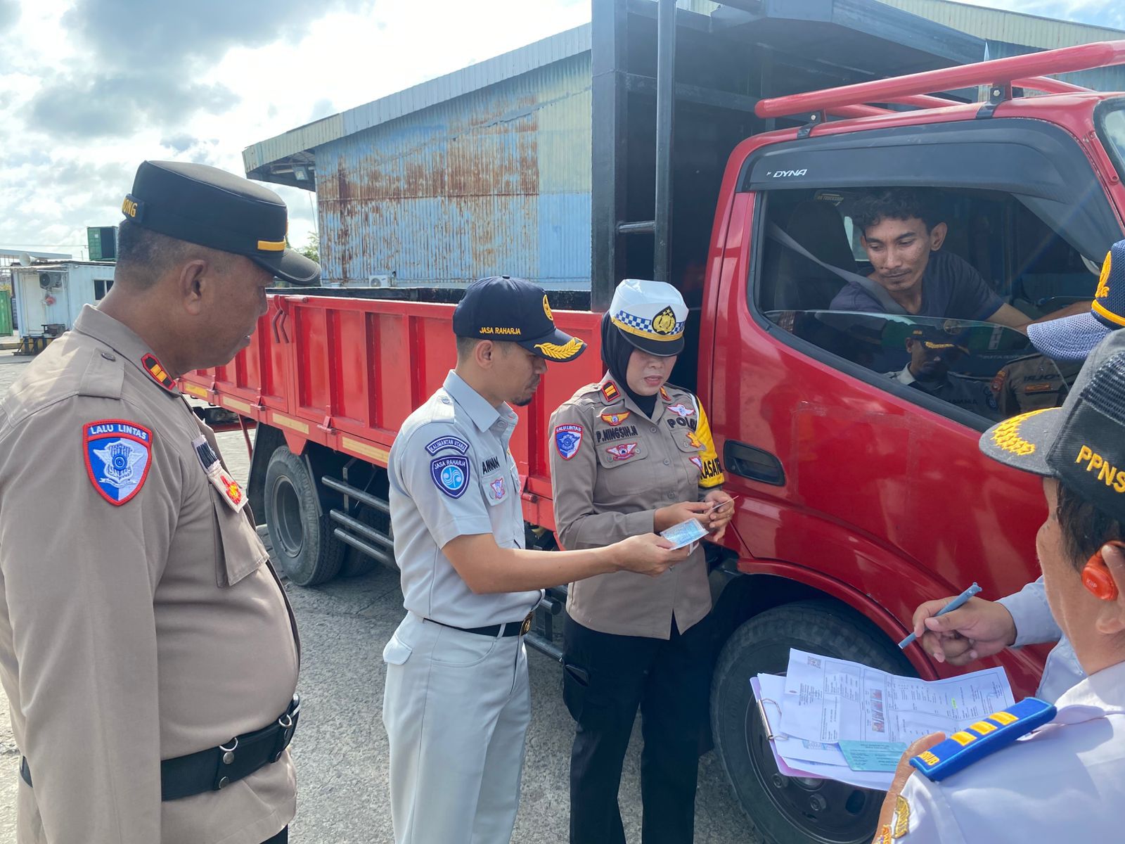 RAMP CHECK : Satlantas Polres Tarakan melakukan ramp check di Pelabuhan Malundung, Rabu (2/2) .