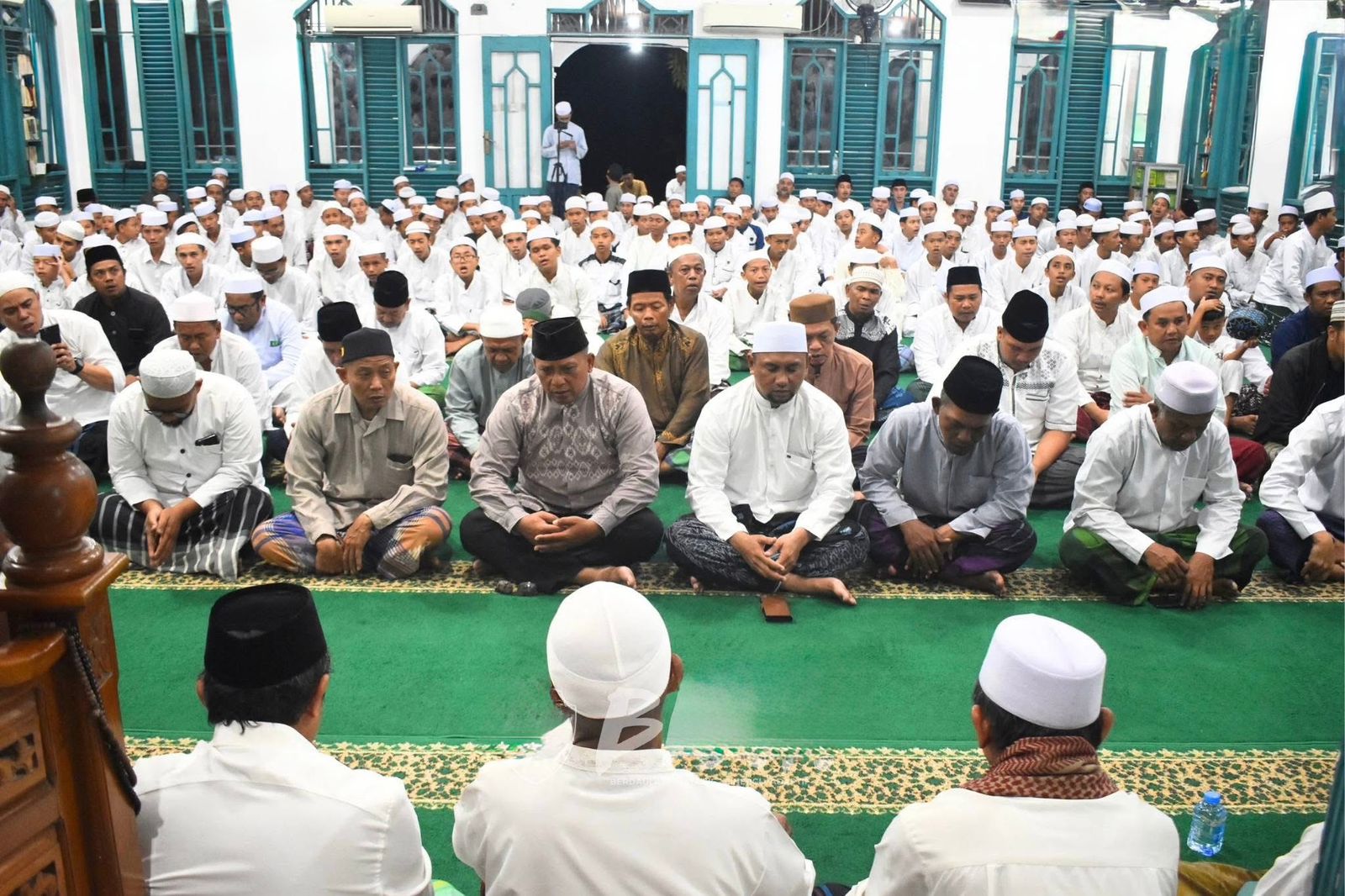 DOA BERSAMA: Ponpes Alkhairaat menggelar doa bersama.