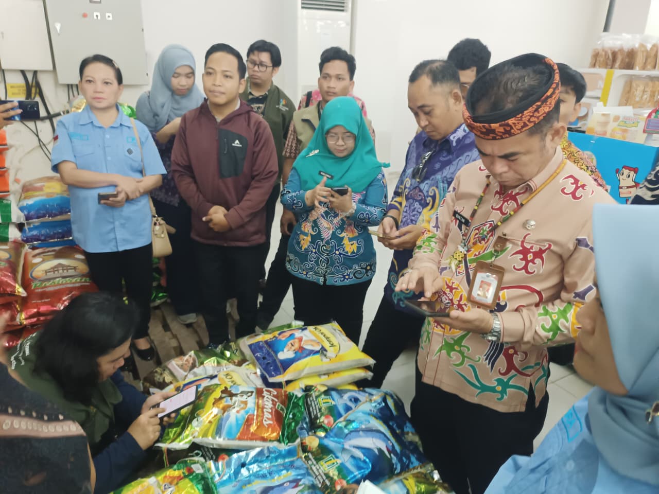 SIDAK: Tim Satgas Pangan Kaltara melakukan pengecekan bapok di Tanjung Selor.