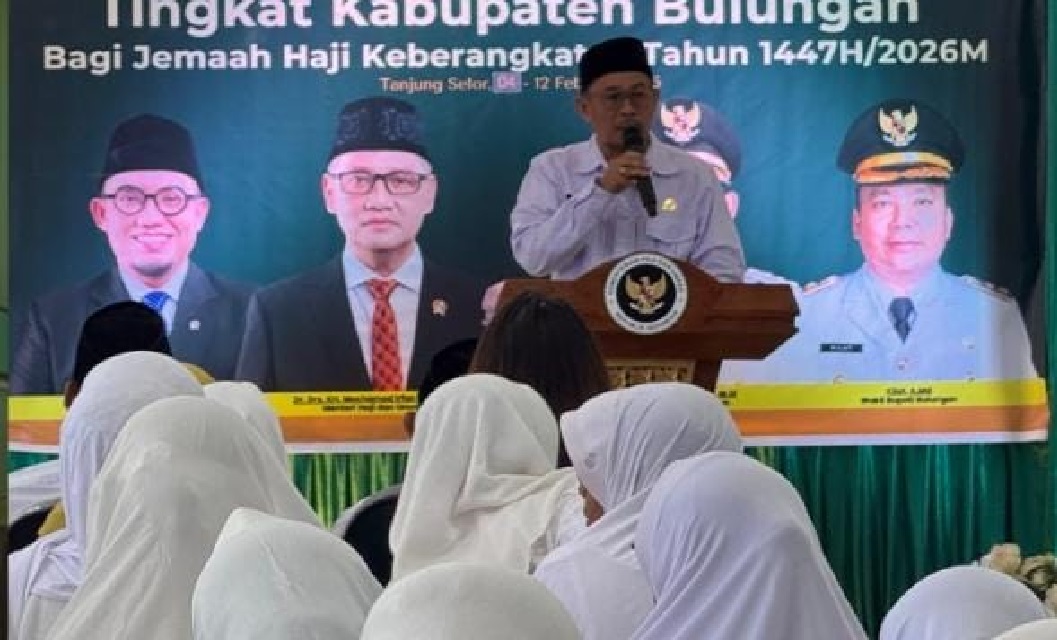 BERIKAN ARAHAN: Kepala Kemenag Bulungan memberikan arahan kepada calon jamaah haji Bulungan.