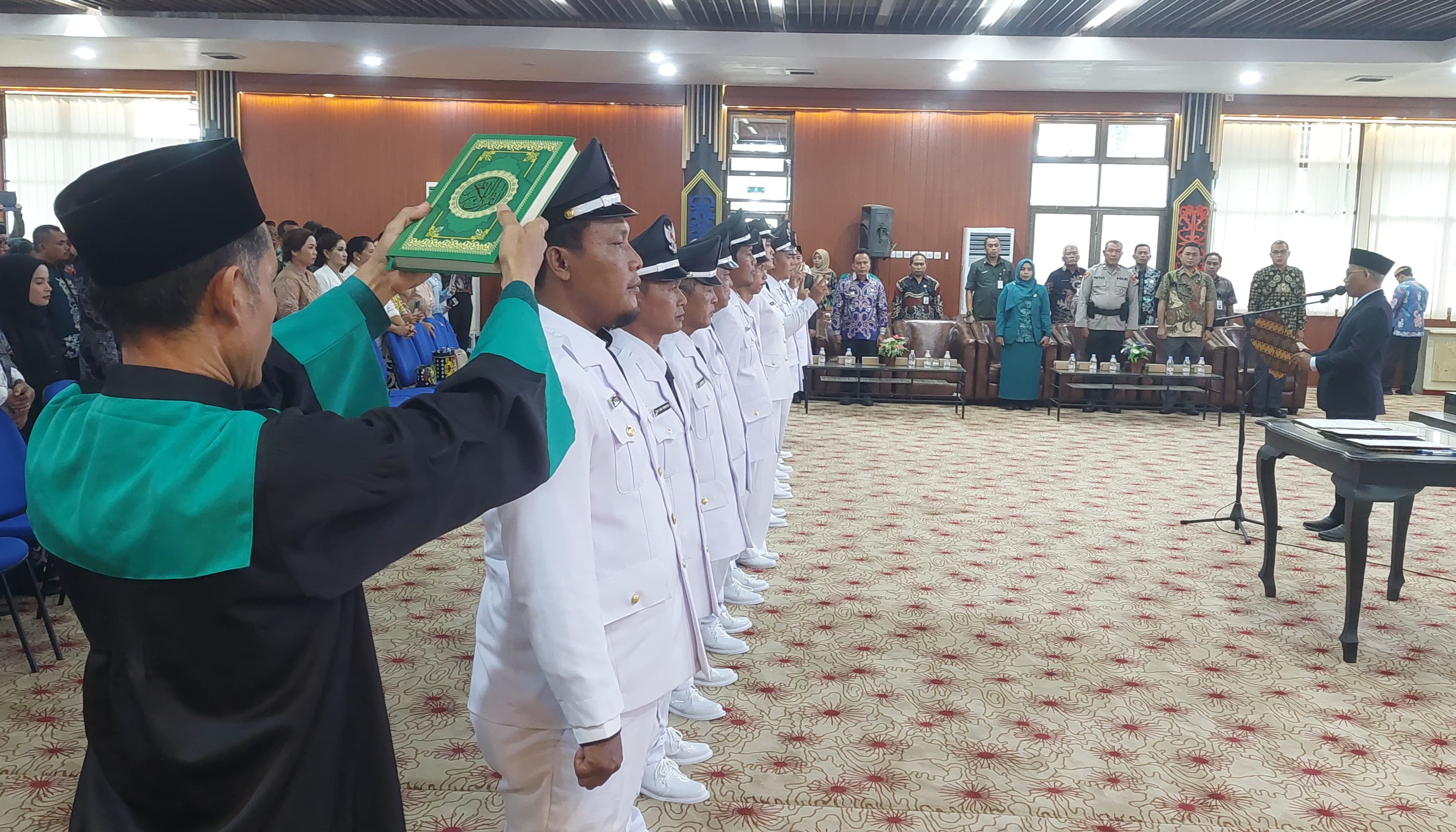 DILANTIK: Bupati Bulungan melantik 13 kades hasil Pilkades Desember 2025, Jumat (6/2).