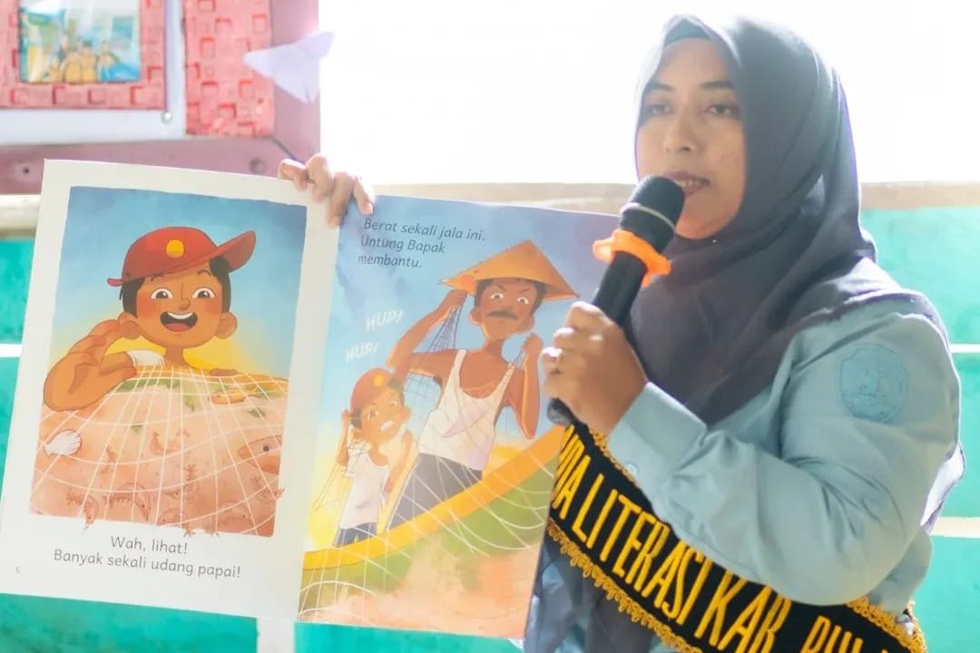 LITERASI: Bunda Literasi Bulungan saat melakukan kunjungan ke TBM.