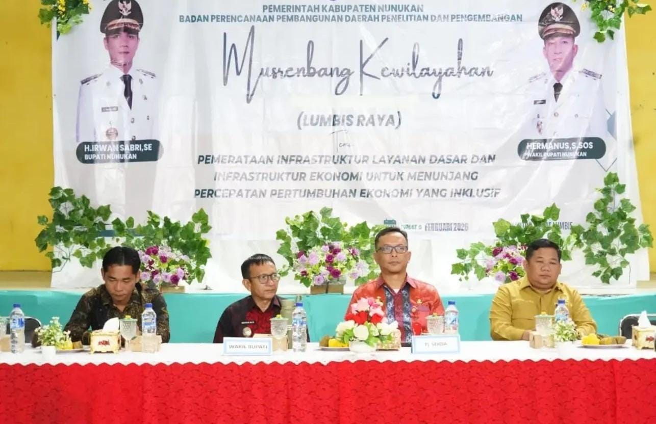 SERAP ASPIRASI : Wakil Bupati Nunukan, Hermanus didampingi Pj Sekda Nunukan Raden Iwan Kurniawan saat pelaksanaan musrembang kewilayahan di Mansalong.