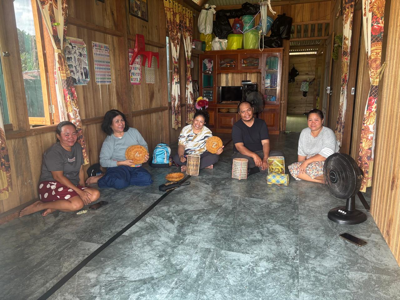 KEARIFAN LOKAL : DKUKMPP Nunukan melakukan pembinaan dan fasilitasi industri kerajinan anyaman rotan dan bambu yang dilaksanakan di sejumlah desa di Kecamatan Tulin Onsoi dan Lumbis.