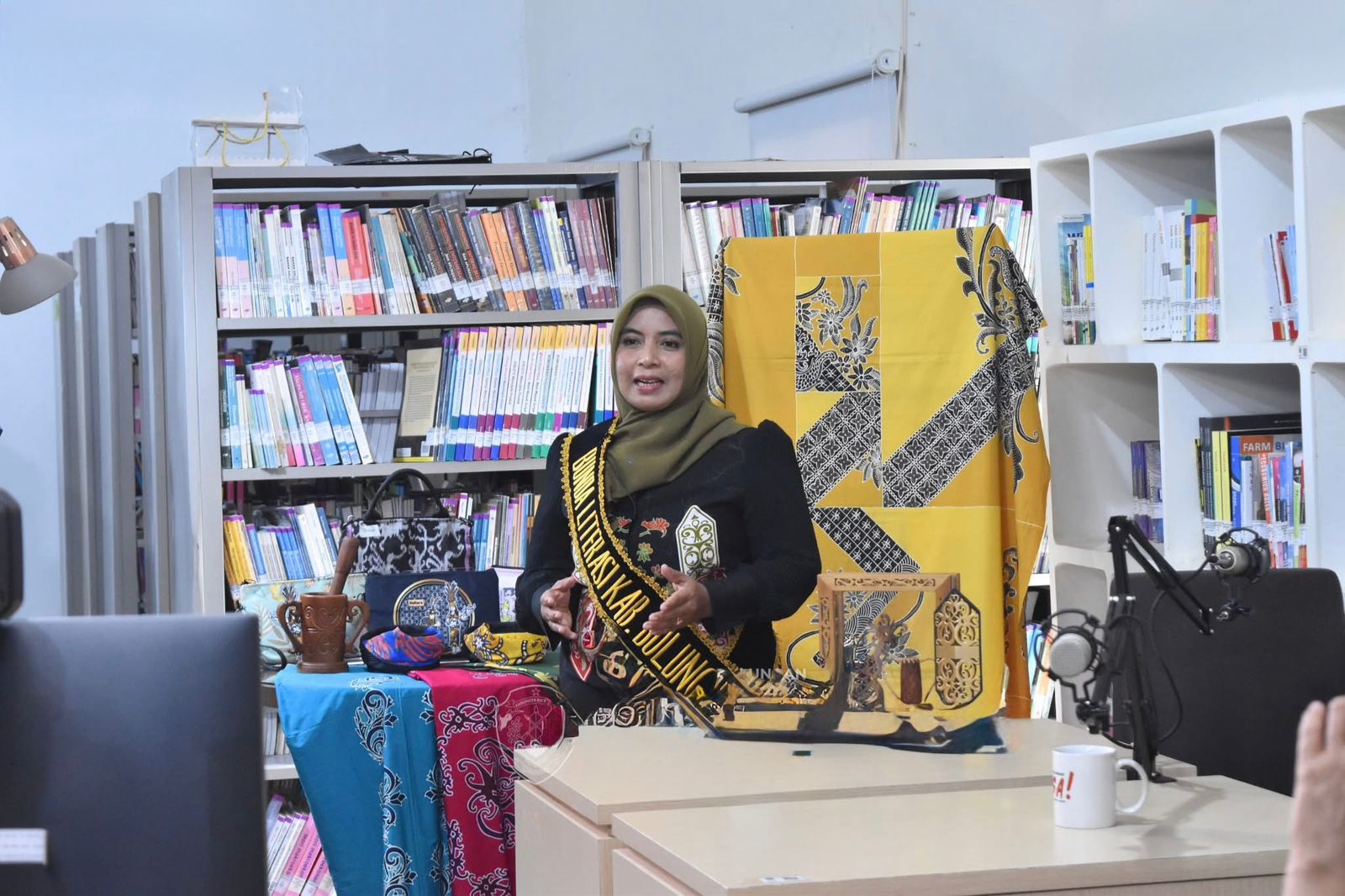 LITERASI: Bunda literasi Bulungan saat mengisi acara di kantor Perpustakaan dan Kerasipan Bulungan.