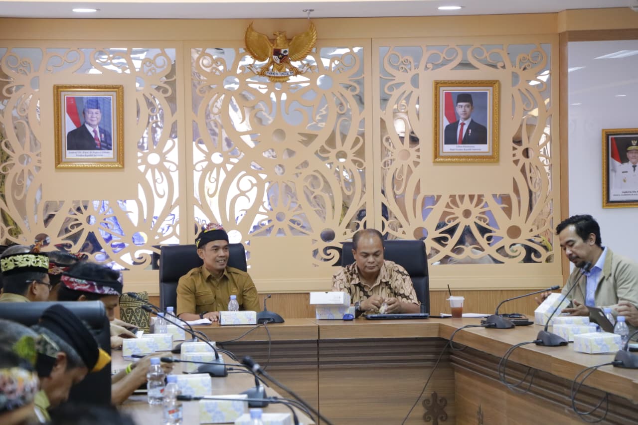 KEUANGAN: Sekprov Kaltara, Denny Harianto mengikuti Entry Briefing oleh BPK Perwakilan Kaltara, Selasa (10/2).