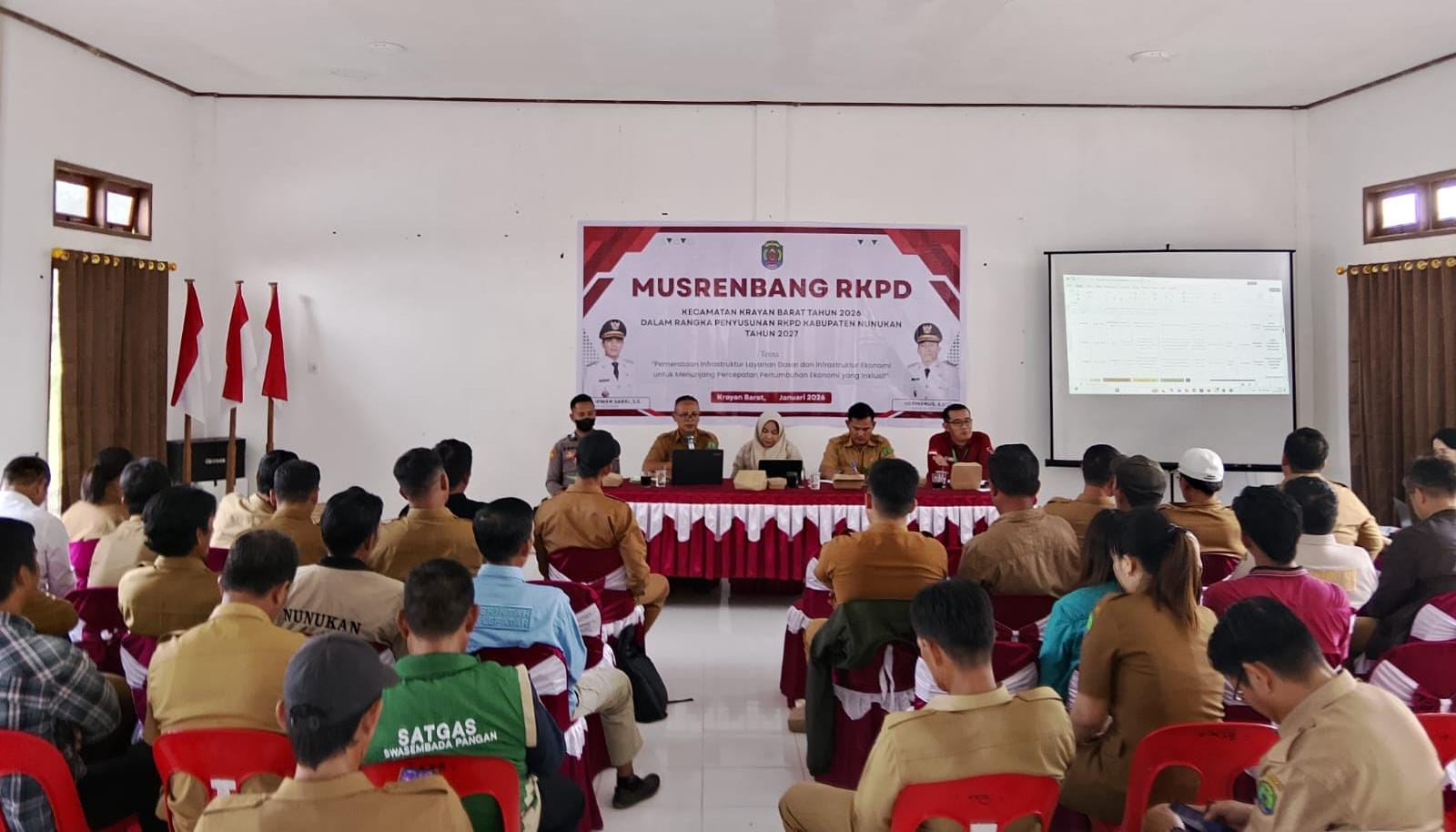 PENYERAPAN ASPIRASI : Perwakilan puluhan desa di Krayan Barat menyampaikan usulan melalui musrenbang tingkat kecamatan. &nbsp;