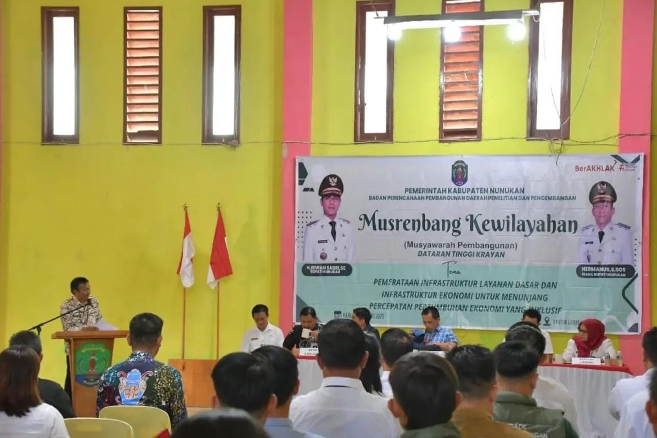 PEMBANGUNAN : Wakil Bupati Nunukan, Hermanus saat memberikan pengarahan di musrenbang kewilayahan Krayan, Rabu (11/2).