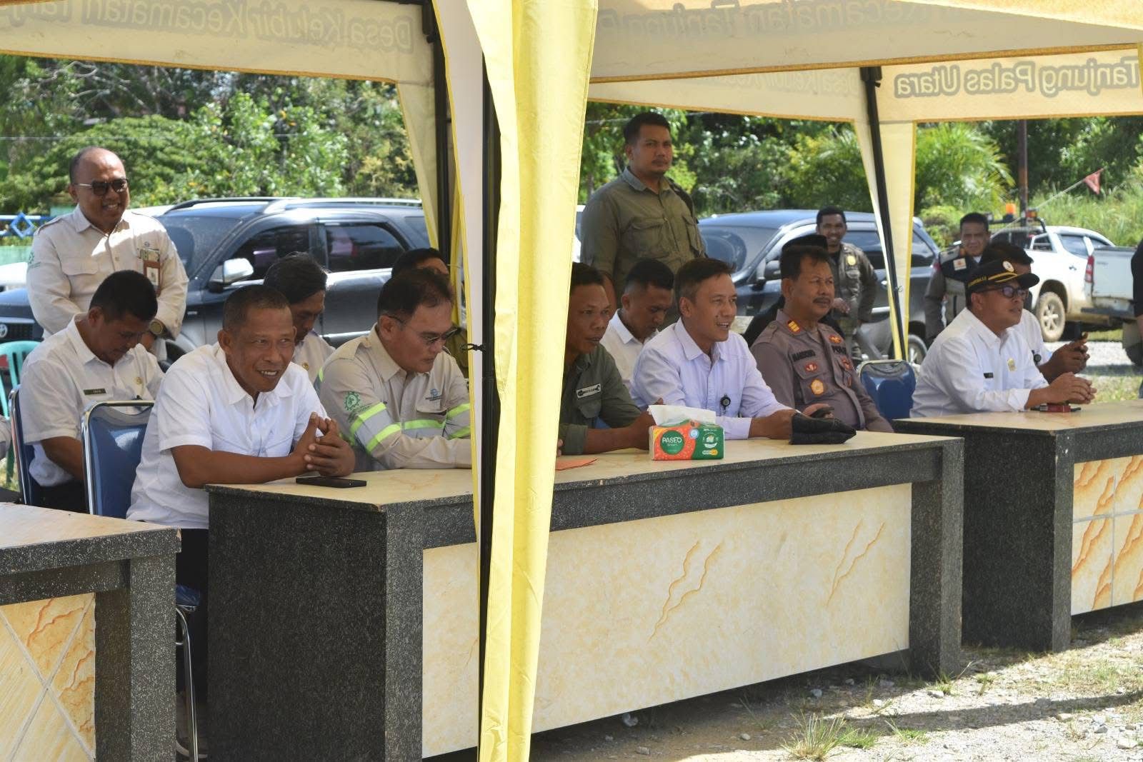 AIR BERSIH: Bupati Bulungan, Syarwani menghadiri kegiatan realisasi jaringan air bersih di Desa Kelubir, Bulungan.  &nbsp;  &nbsp;