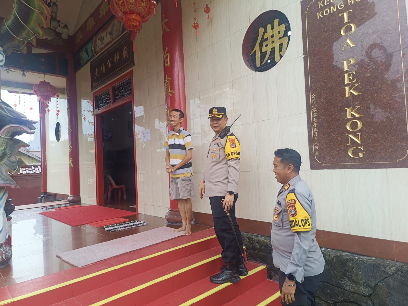 KASIAPAN : Kapolres Tarakan AKBP Erwin Syaputra Manik meninjau langsung Vihara Tempekong Kong Hu Chu Tri Darma di Jalan Teuku Umar RT 12, Kelurahan Pamusian.