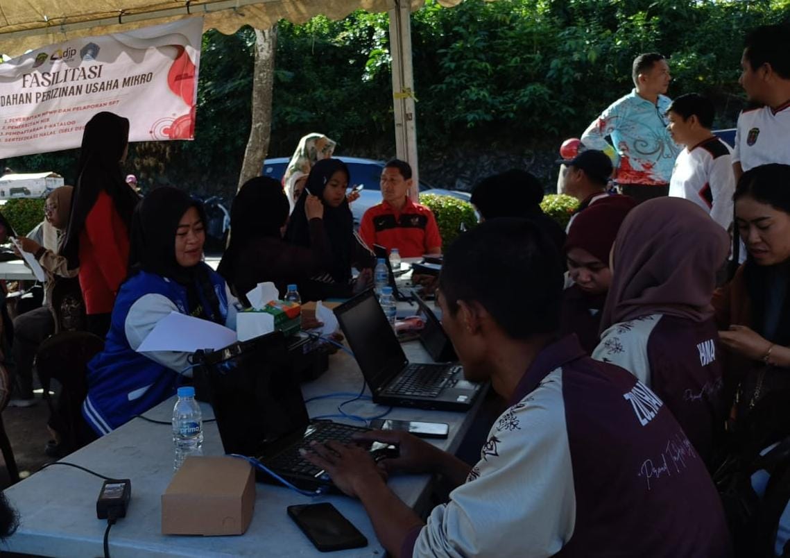 KEMUDAHAN : DPMPTSP Nunukan memberikan pelayanan perizinan usaha mikro kepada pelaku di Food Court UKM Center, Nunukan.