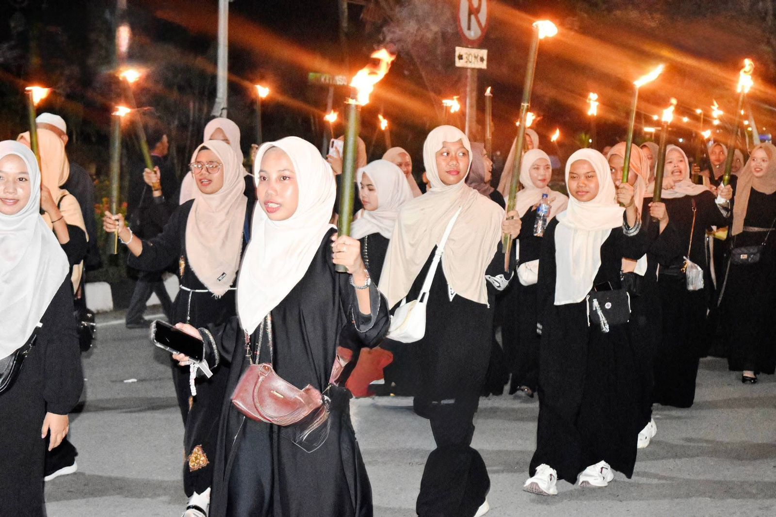 SAMBUT RAMADAN: Kegiatan Pawai Obor digelar di tepian Sungai Kayan sebagai momentum menyambut bulan suci Ramadan.