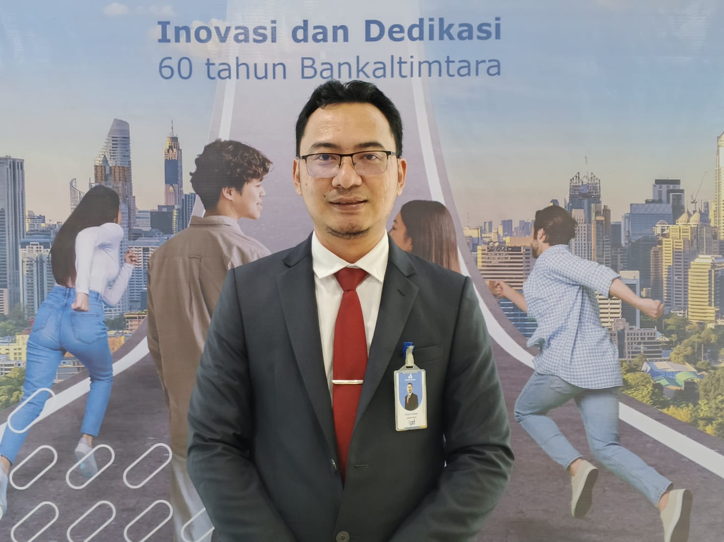 Kepala Cabang Bankaltimtara Tideng Pale, Ilham Akbar. &lrm;