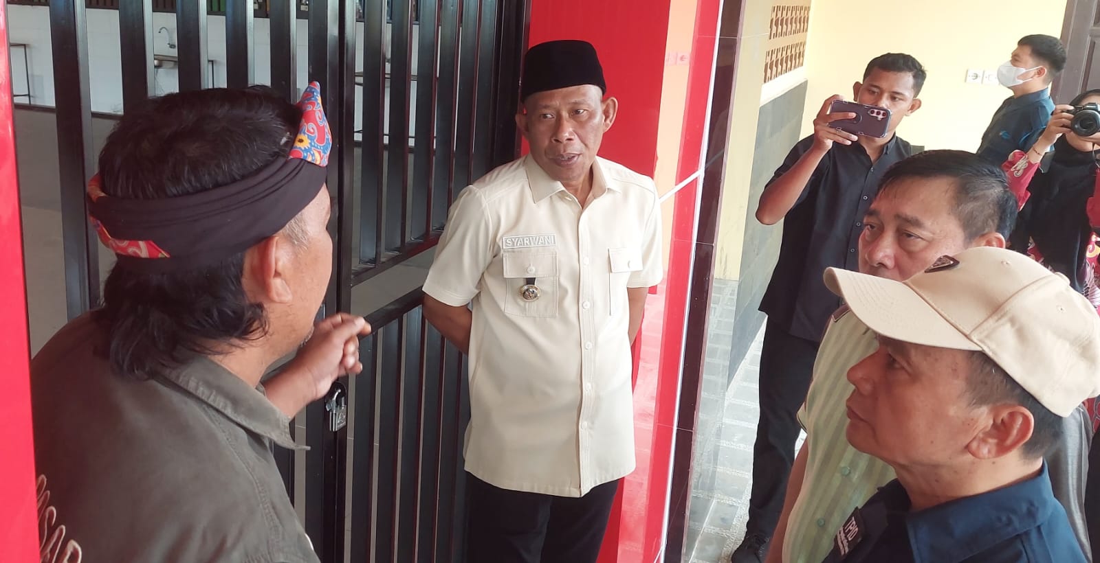 TINJAU LAPANGAN: Bupati Bulungan meninjau bangunan eks Pasar Ikan, Kamis (18/2).