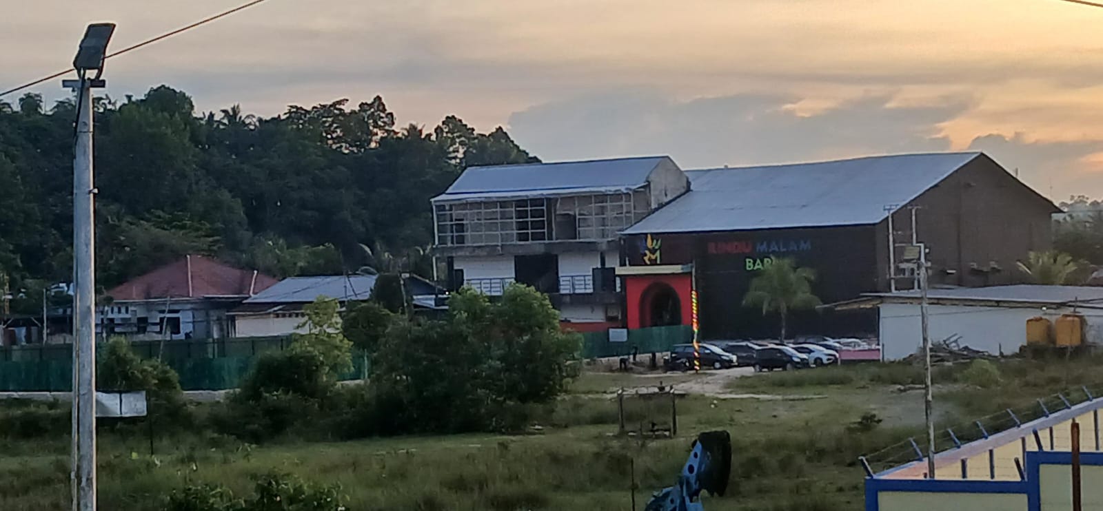 JADI PERSOALAN: Salah satu tempat usaha yang berada di area WKP.
