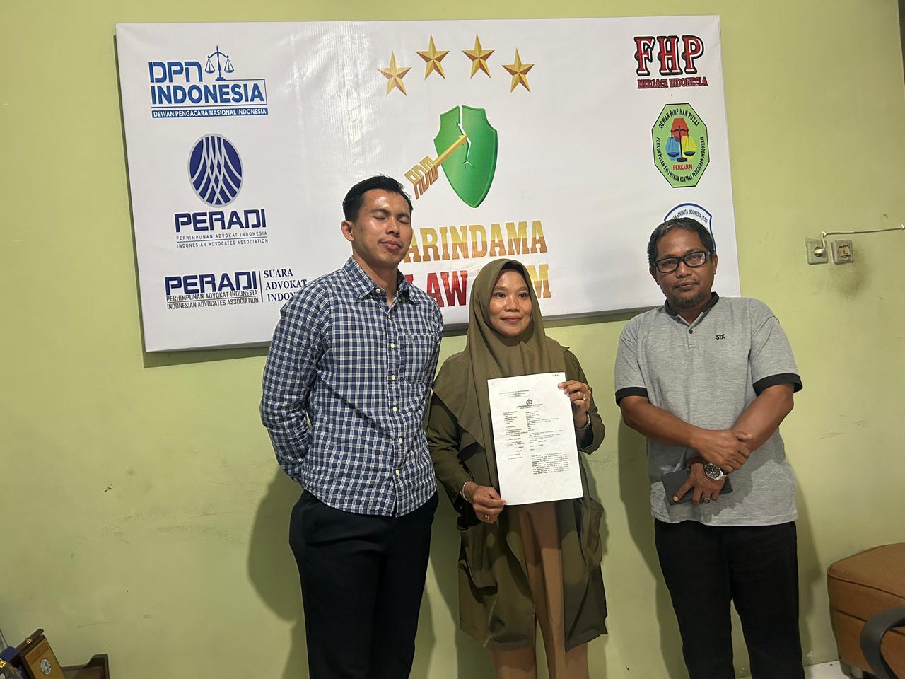 BERTAMBAH : Salah satu korban yang melakukan pres rilis atas dugaan penipuan yang dilakukan L dan saat ini jumlah korban yang membuat laporan di Polres Tarakan bertambah.  