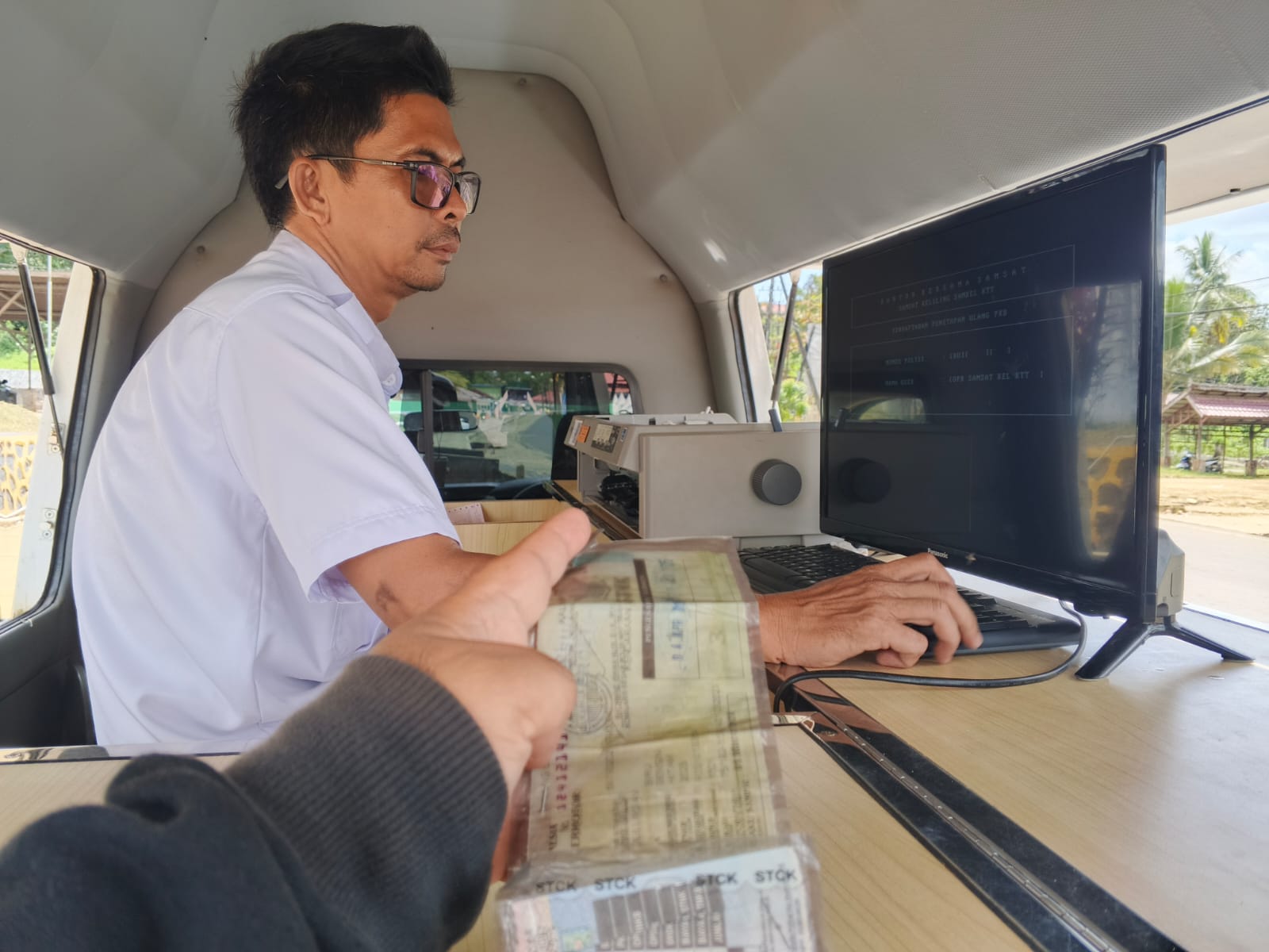 TAAT PAJAK: Loket pembayaran pajak kendaraan bermotor di pelayanan Samling UPTD Bapenda Tana Tidung. 