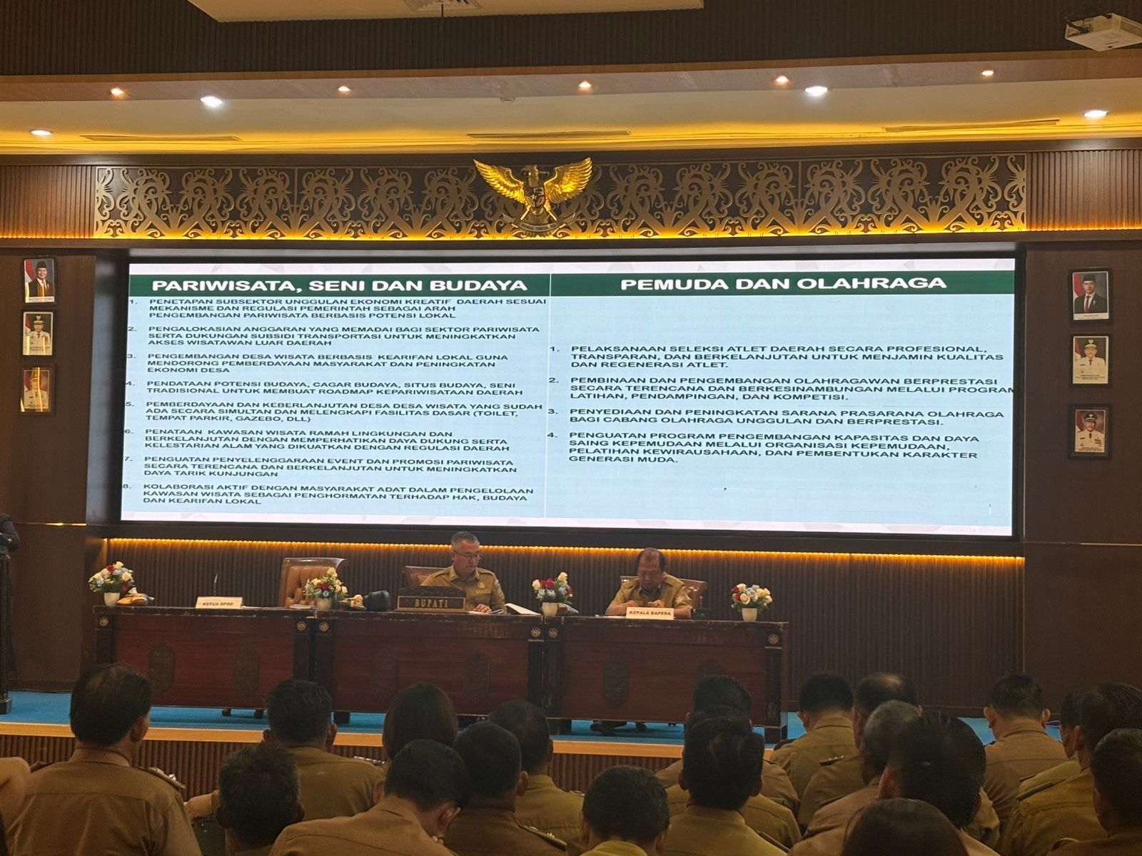 TARGET: Bupati Malinau Wempi W. Mawa saat memaparkan RKPD Malinau 2027.