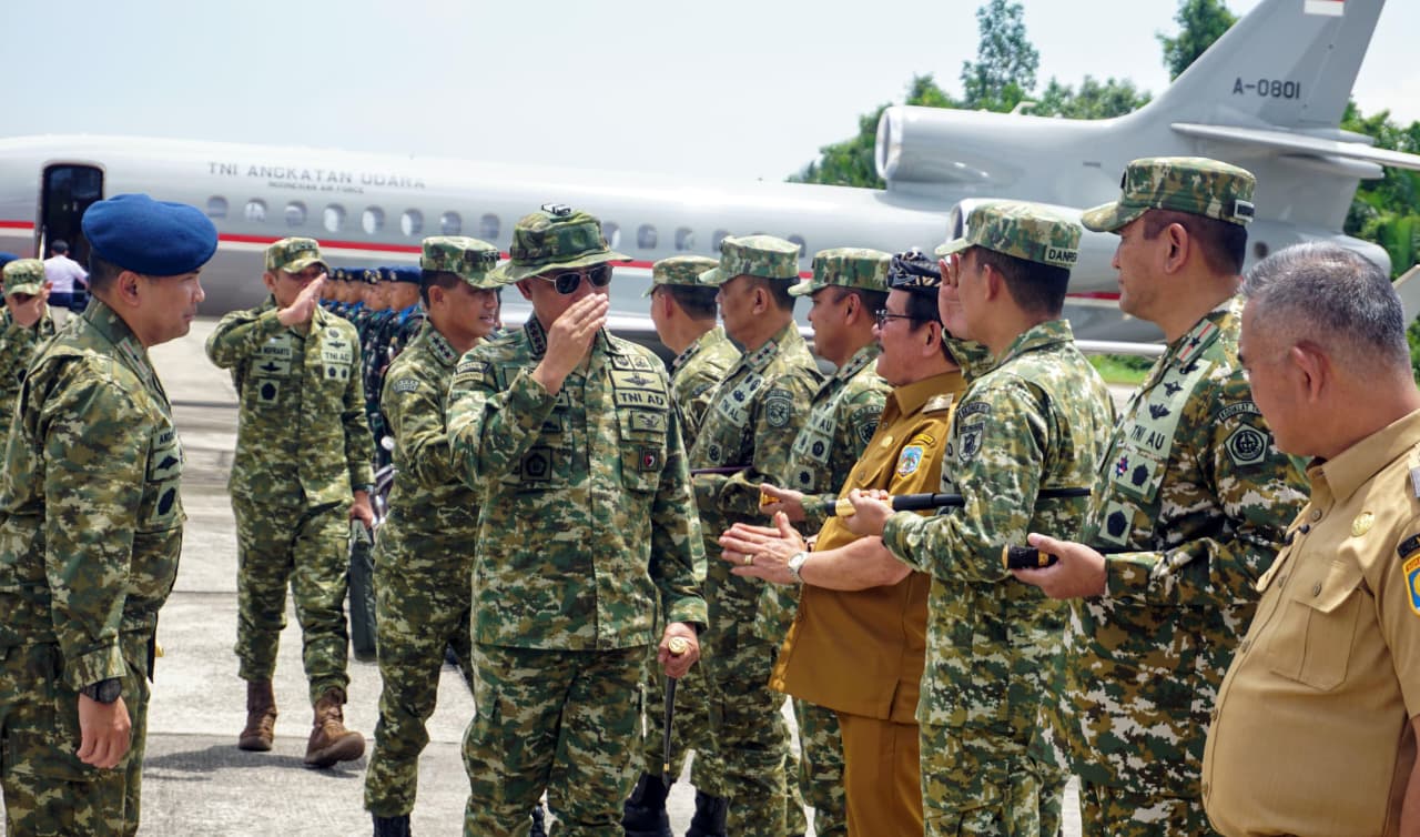 KEAMANAN: Panglima TNI, Jenderal TNI Agus Subiyanto saat berkunjung ke Kaltara. 