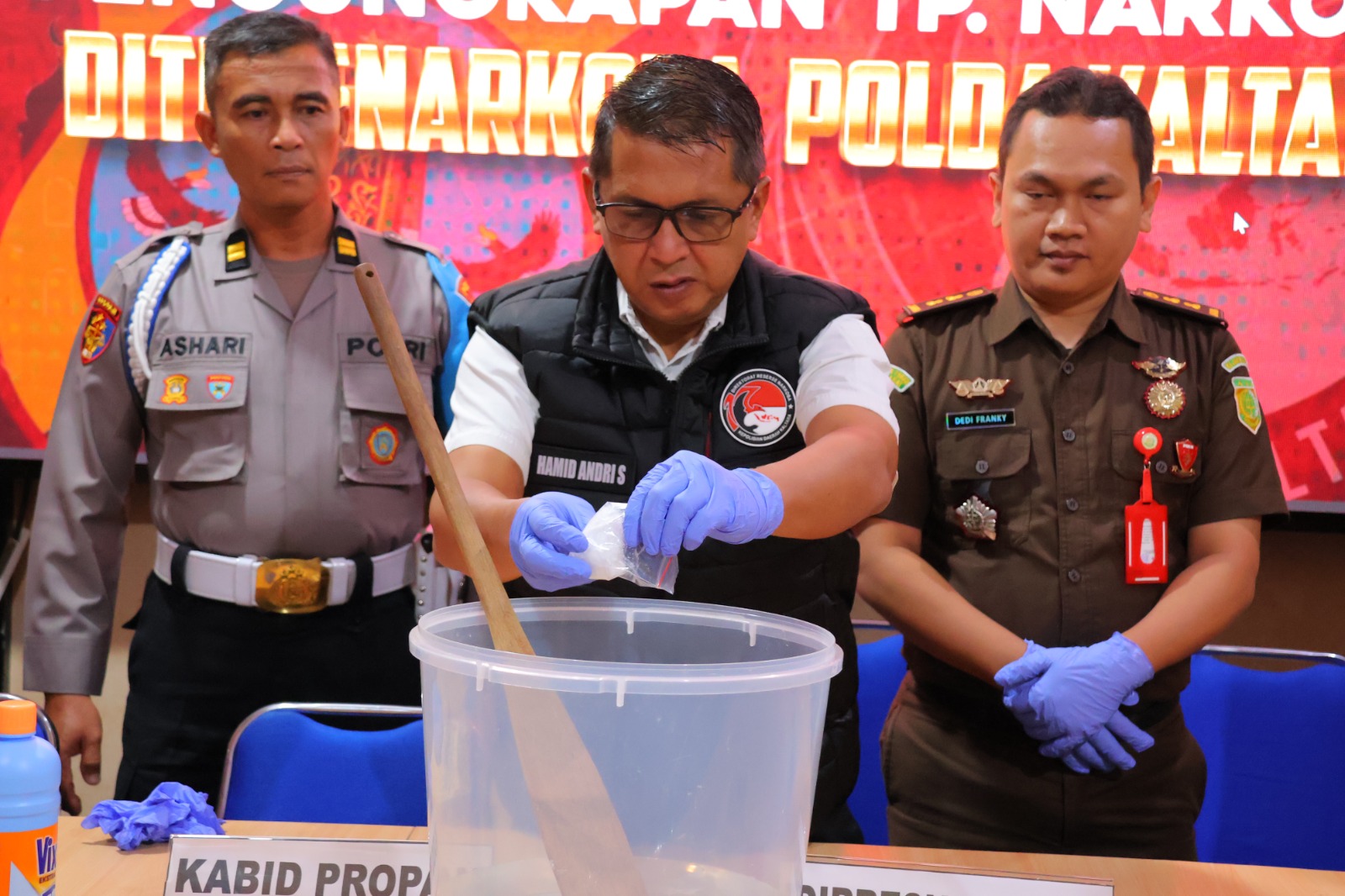 DILARUTKAN: Ditresnarkoba Polda Kaltara memusnahkan sabu 44,22 gram.