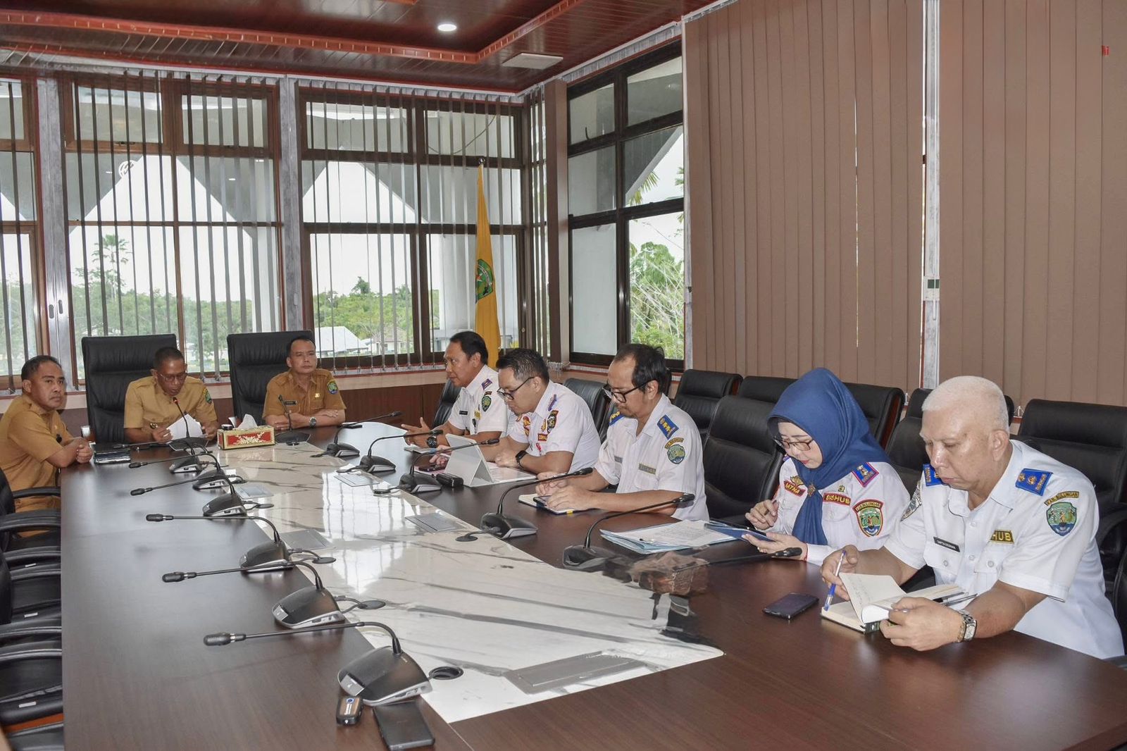 SOLUSI: Bupati memimpin rapat pembahasan tata kelola kepelabuhanan bersama OPD teknis. 