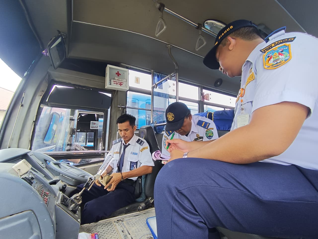 KESELAMATAN: Pelaksanaan rump check angkutan lebaran di Terminal Bus Damri Tanjung Selor. 
