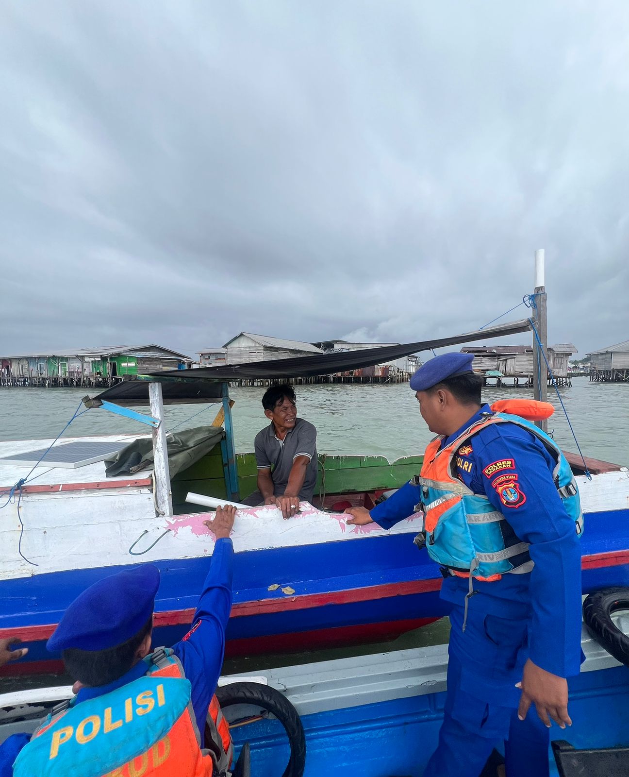 LAPORAN : Satpolairud Polres Tarakan memerlukan peran penting masyarakat pesisir yang turut membantu menjaga keamanan perairan.