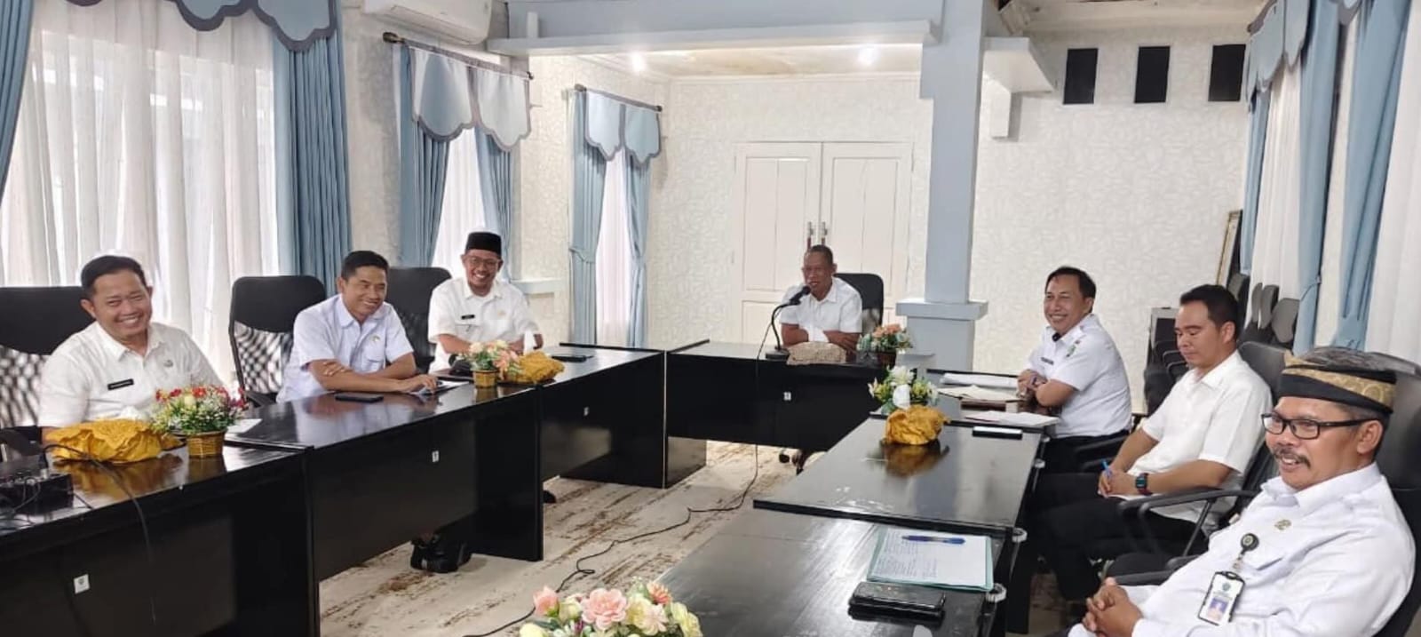 PIMPIN RAPAT: Bupati Bulungan memimpin rapat forum Reboan, Rabu (25/2).