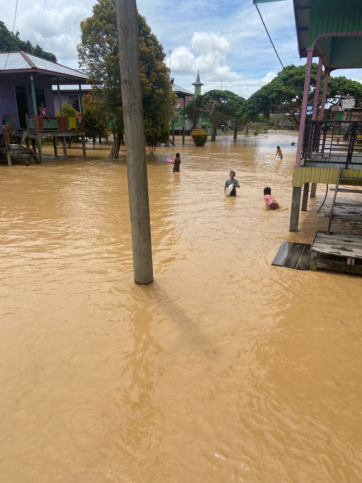 TERDAMPAK : Kondisi PLBN Labang, Lumbis Pansiangan dan pemukiman warga di Sembakung kini terendam banjir yang terjadi sejak Rabu (25/2).