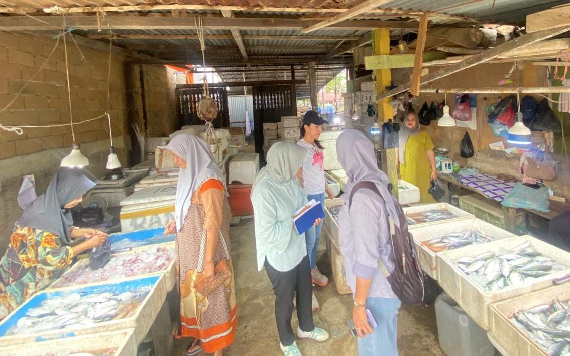 PEMERIKSAAN : Tim DKUKMPP Nunukan melakukan monitoring dan evaluasi disejumlah lokasi di Sebatik Utara.  &nbsp;