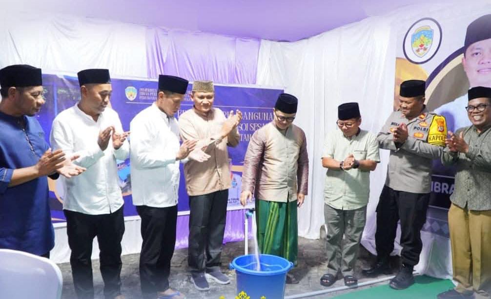 SIMBOLIS: Bupati Ibrahim meresmikan PDAM Tirta Sungoi Sesayap Unit Tana Merah.