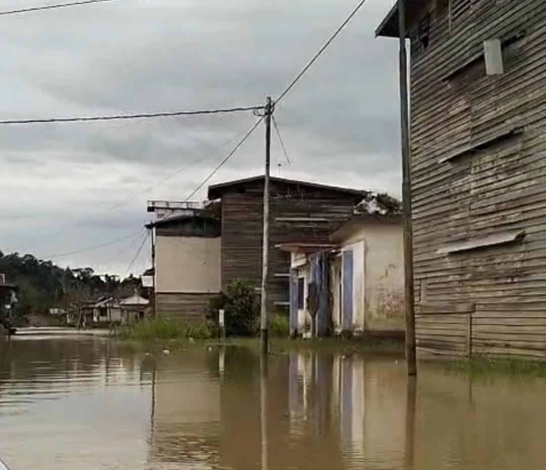 TERDAMPAK : Kondisi sejumlah desa di Kecamatan Sembakung terendam banjir yang diakibatkan curah hujan tinggi yang terjadi beberapa hari terakhir.  &nbsp;
