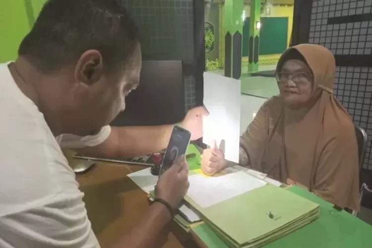 PELAYANAN: Saat proses haji dan umrah masih di bawah Kantor Kementerian Agama Tana Tidung. &lrm;