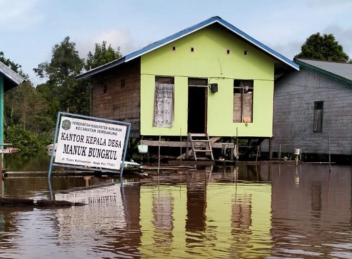 TERDAMPAK: Kondisi Desa Manuk Bungkul satu dari lima desa di Kecamatan Sembakung yang masih terendam banjir.  