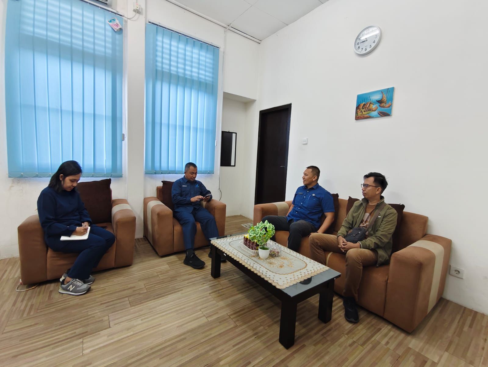 PENGUATAN : Kepala DPMD Nunukan, Helmi Pudaaslikar saat bertemu dengan Balai Pengawas Obat dan Makanan (BPOM) Tarakan, Senin (2/3).