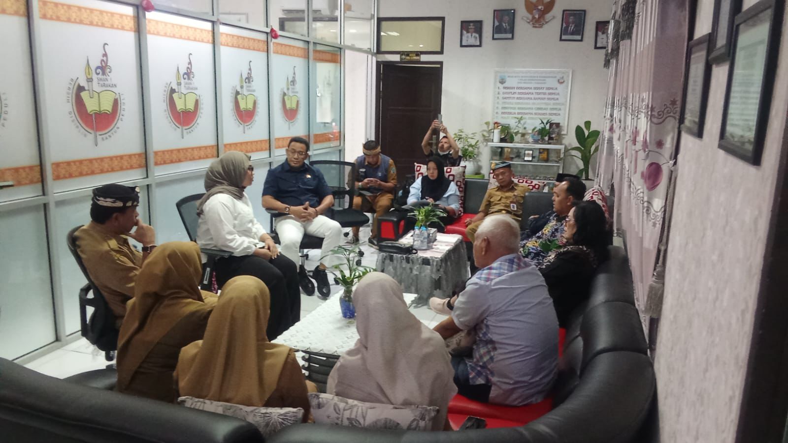 SIDAK : Komisi IV DPRD Provinsi Kaltara menemukan dugaan ketidaksesuaian standar gizi dan harga dalam pelaksanaan MBG di dua sekolah di Taranan.