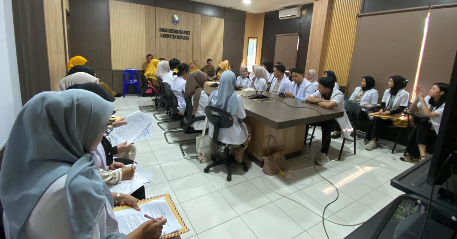 PENEMPATAN : Penerimaan Dokter Internsip dan Dokter Gigi Internsip di ruang pertemuan Dinas Kesehatan P2KB Nunukan, Senin (2/3).  