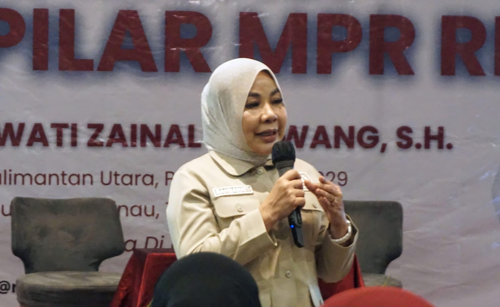 KEBANGSAAN: Anggota DPR RI, Hj. Rahmawati memaparkan terkait Empat Pilar MPR RI.  &nbsp;  