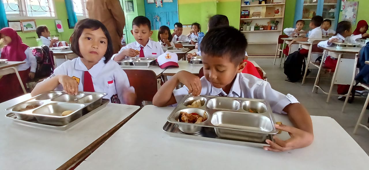 PERLU PENJELASAN: Pelaksanaan MBG di salah satu sekolah di Kota Tarakan, hingga saat ini amasih ada 28 sekolah di Tarakan belum tersentu program dari pemerintah pusat t