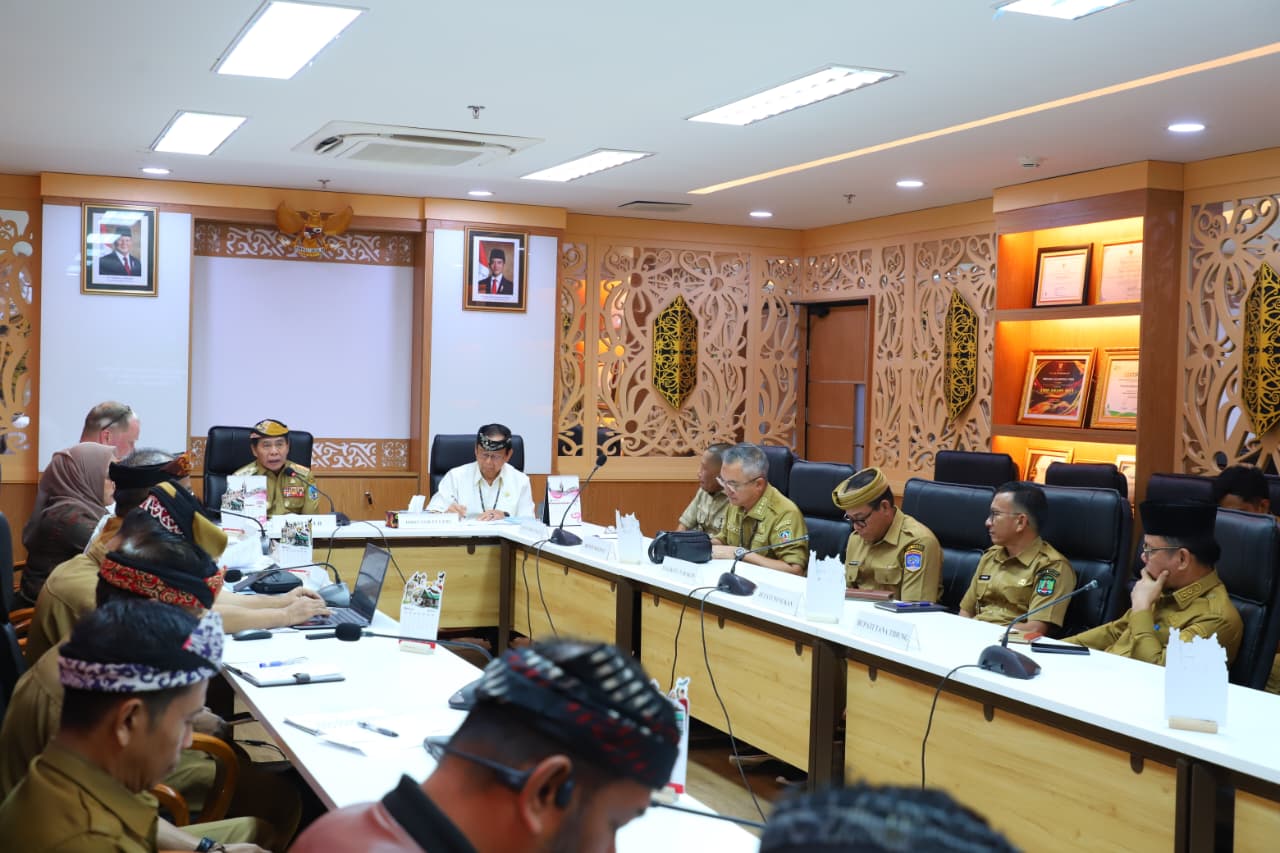 POTENSI: Gubernur Kaltara, Dr. H. Zainal A Paliwang, SH., M.Hum memimpin rapat peningkatan PAD di Kaltara. 