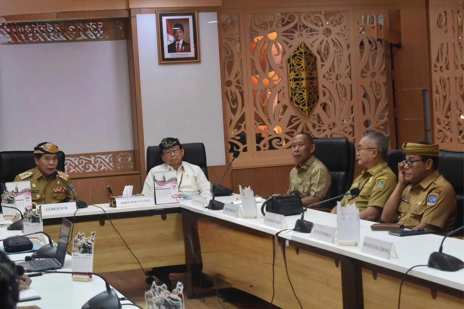 BICARA PENDAPATAN: Bupati Bulungan Syarwani mengikuti rapat tentang upaya peningkatan PAD bersama Gubernur Kaltara, Dr. H. Zainal Arifin Paliwang, S.H, M.Hum.  &nbsp;  