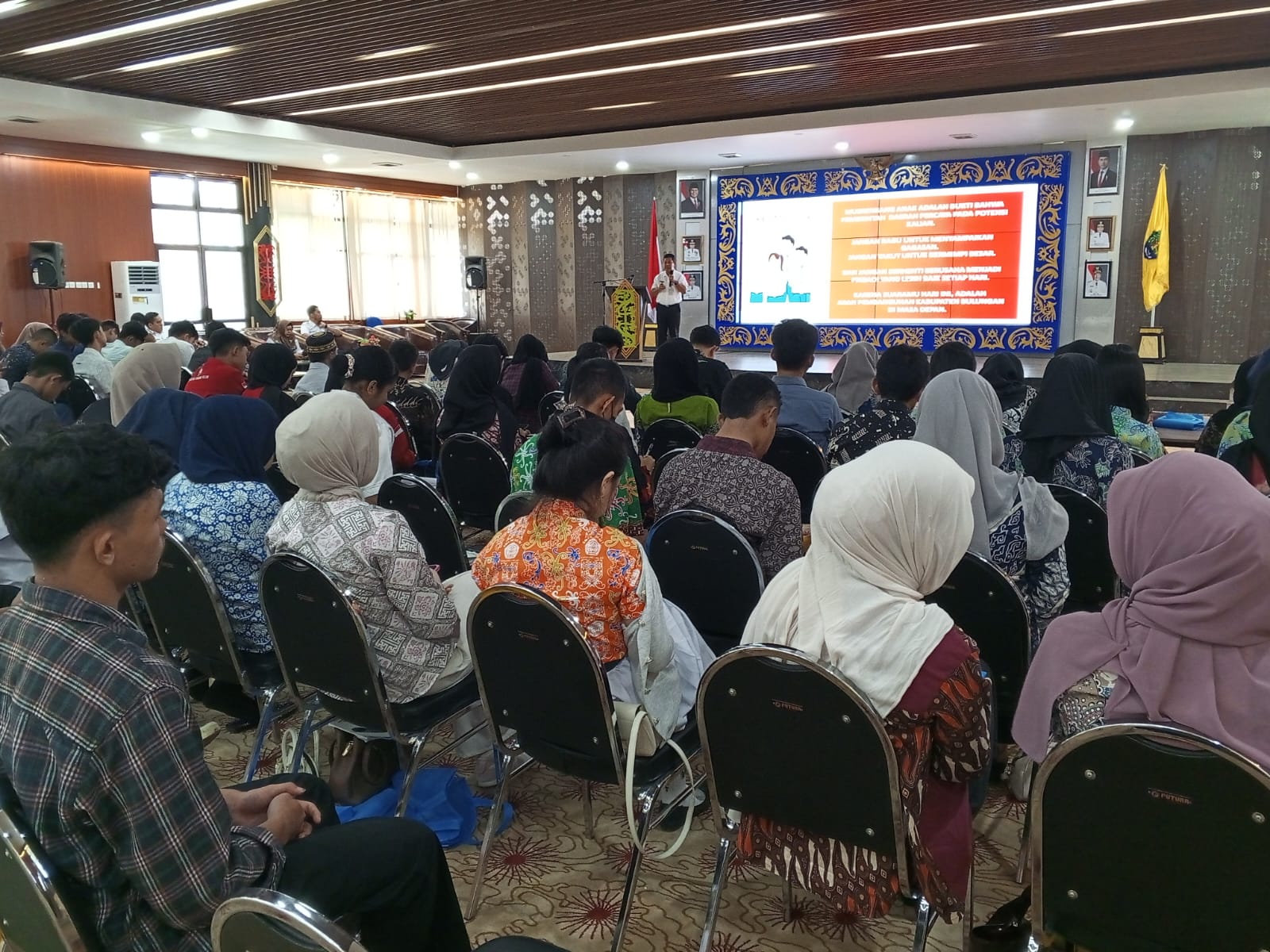 BERI ARAHAN: Kepala Bappeda-Litbang Bulungan, Iwan Sugiyanta saat memberikan arahan dalam musrenbang anak.