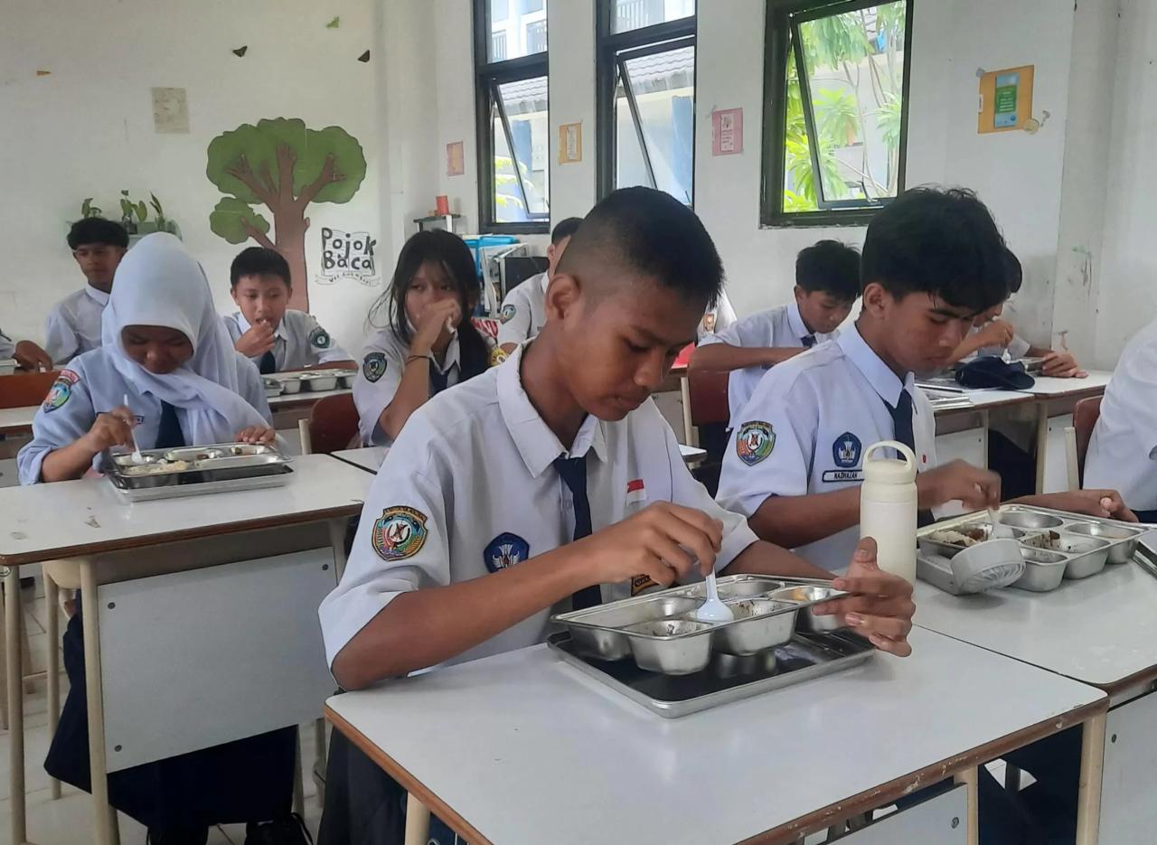 MBG: Siswa-siswi SMPN 1 Malinau Kota saat melaksanakan MBG perdana di Kabupaten Malinau.  &nbsp;  &nbsp;  