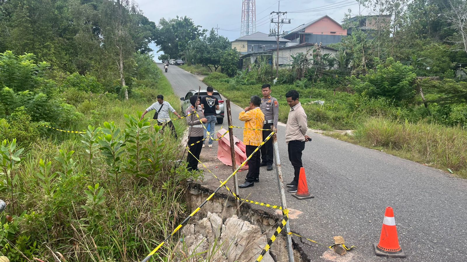 SURVEI : Satlantas Polres Tarakan dan Dinas PUPR Kota Tarakan melakukan survei kondisi jalan dan kawasan wisata, Kamis (5/3).  