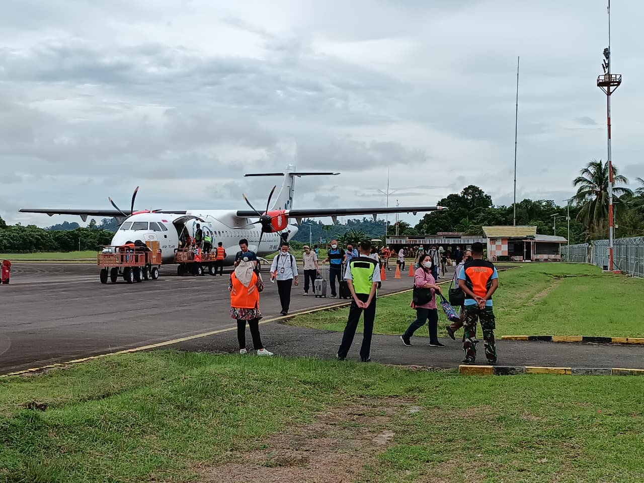 PENERBANGAN: Pesawat yang dioperasikan Wings Air saat mendarat di Bandara Tanjung Harapan, Tanjung Selor. 