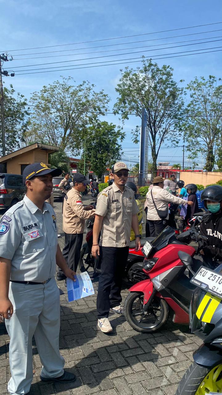 RAZIA : UPT Bapenda Tarakan merazia kendaraan roda empat dan dua untuk meningkatkan kepatuhan masyarakat dalam membayar pajak kendaraan bermotor
