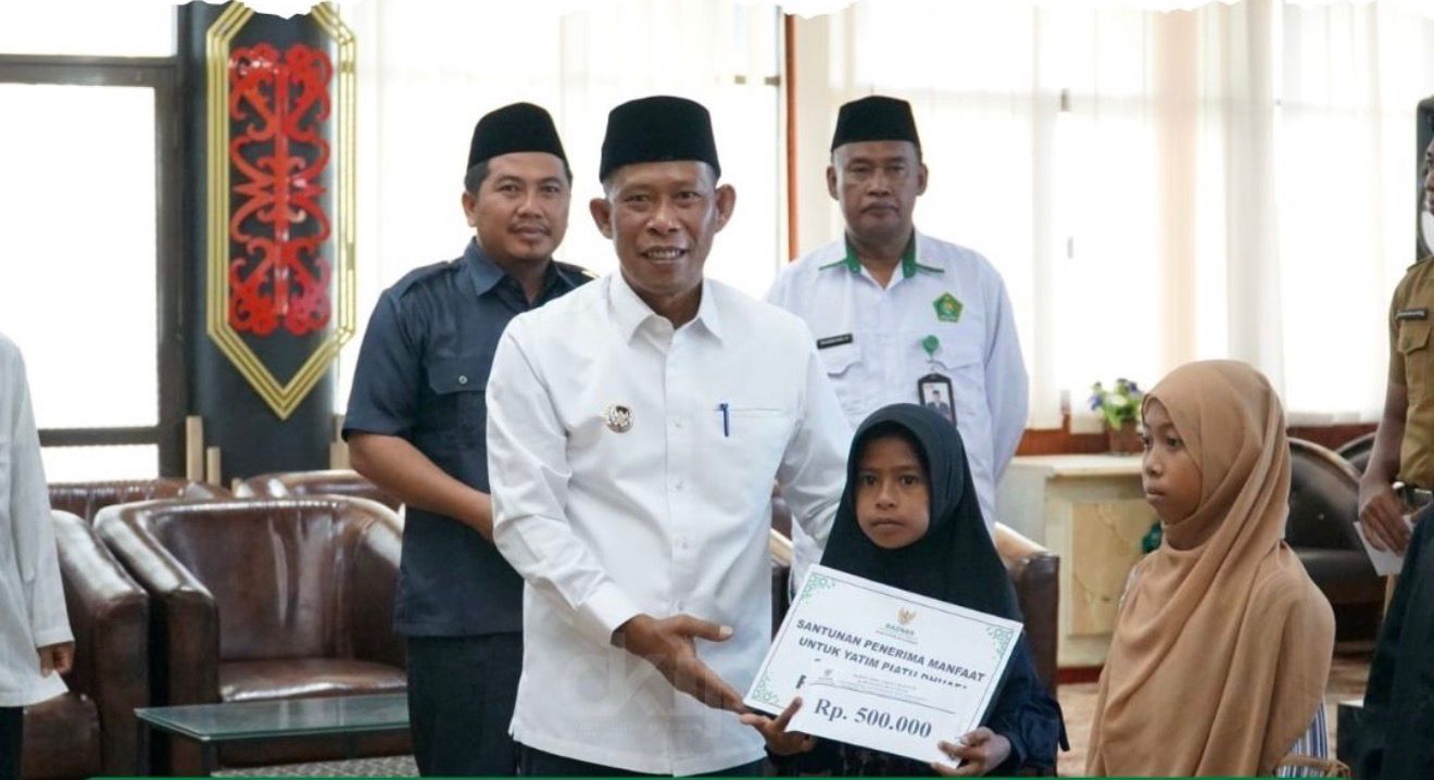 GERAKAN ZAKAT : Bupati Bulungan memimpin gerakan Bulungan Berzakat sekaligus menyerahkan santunan ke anak yatim.  