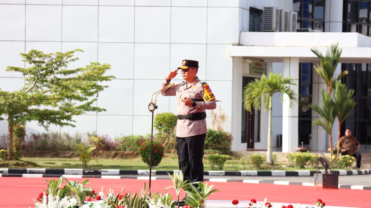 SIAGA: Kapolda Kaltara memimpin apel gelar pasukan dalan Operasi Ketupat Kayan 2026.  