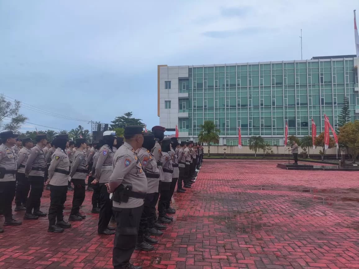 APEL: Personel Polresta Bulungan saat mengikuti apel di halaman Mapolresta Bulungan.