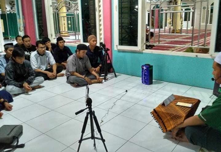 AGUS DIAN ZAKARIA/RADAR TARAKAN ISTIMEWA: Suasana masjid pada akhir Ramadan di Tarakan.